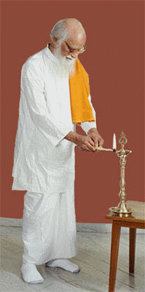 maharishi lighting a new year lamp
